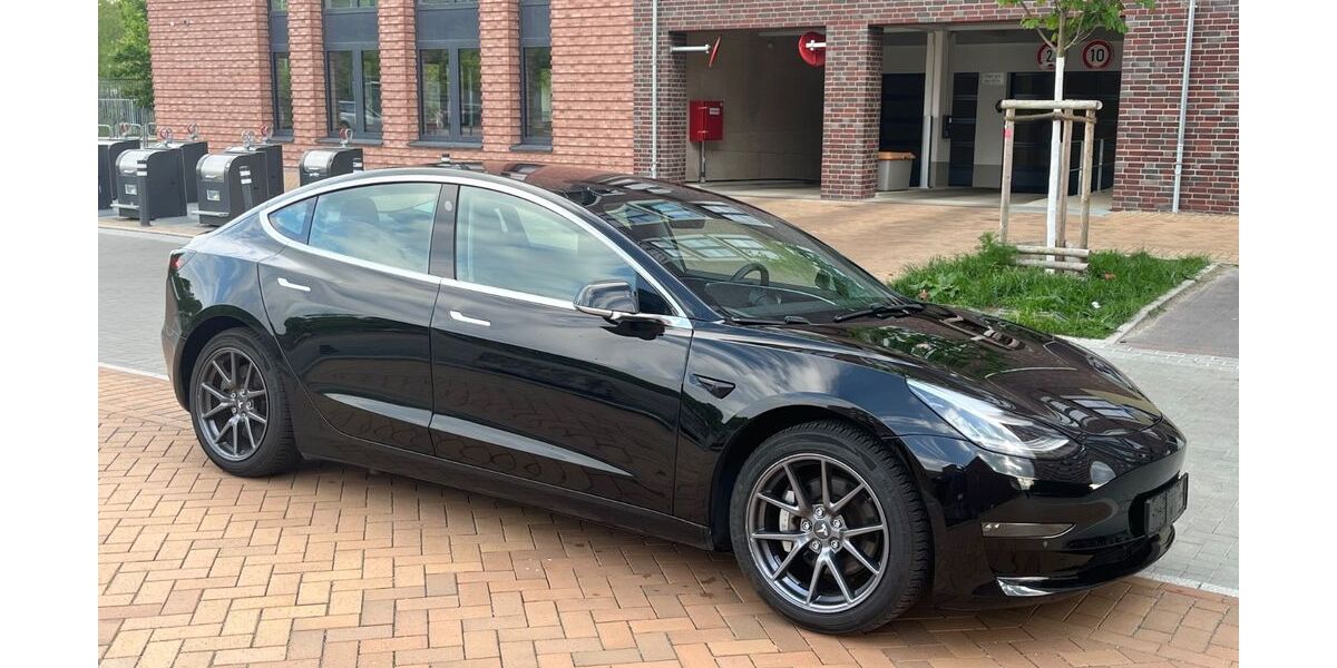 Tesla Model 3 124.000 km 22.500 &euro; Hasseldieksdamm 24109