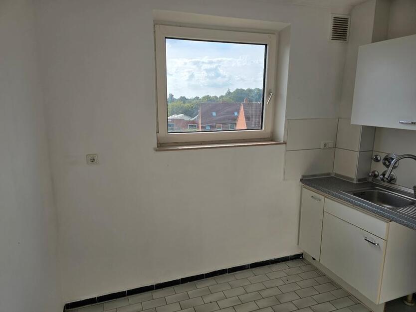 Großzügige 3-Zimmer-Wohnung ca. 83,10m² mit Loggia und Einbauküche