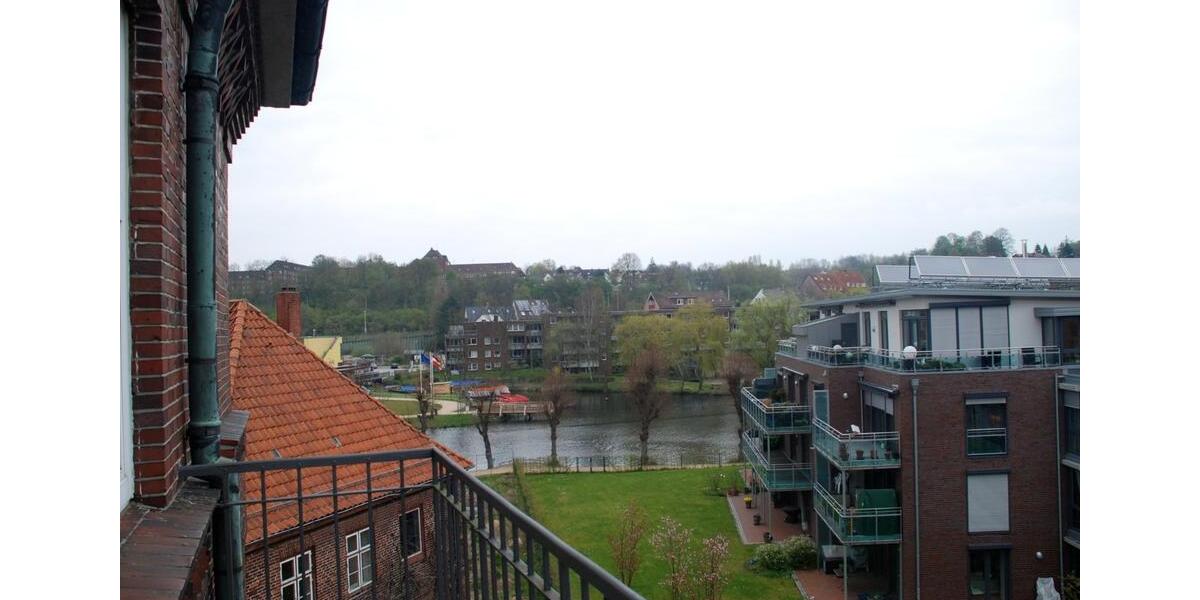 Etagenwohnung Kiel Ellerbek - 7 Zimmer, 220 m&sup2;, 2.750&euro; | Angebot:25328452