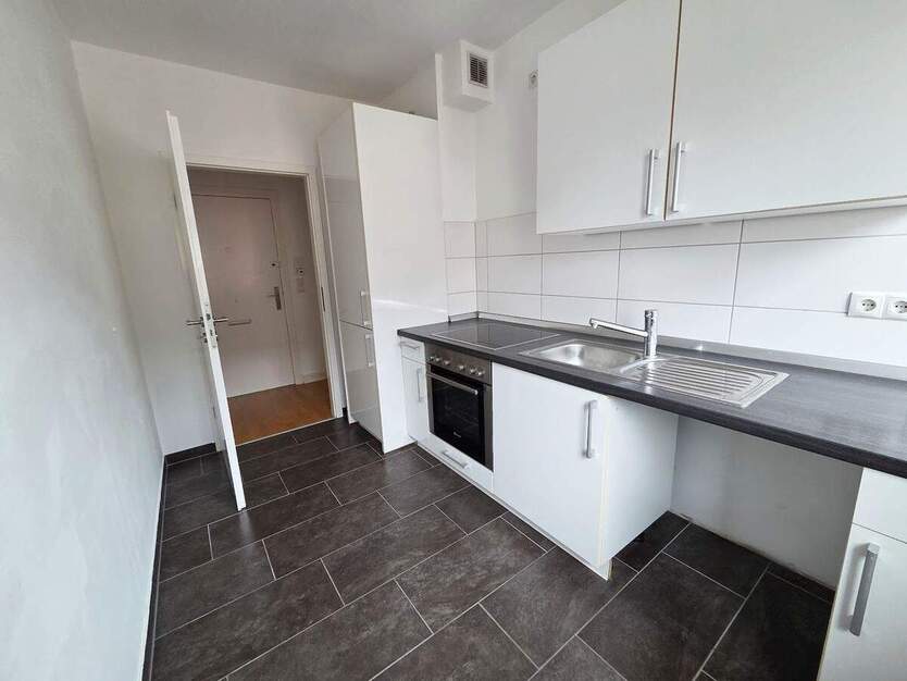 Direkt einziehen!! 2 Zimmer + separate Küche mit Einbauküche + Tageslichtbad mit Wanne 2 zimmer