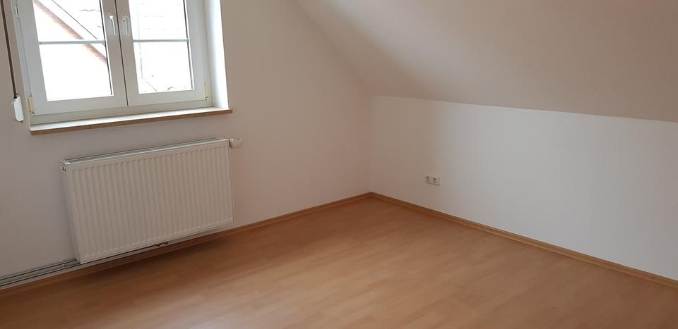 Dachgeschoßwohnung Osterrönfeld - 2.5 Zimmer, 65 m&sup2;, 575&euro; | Angebot:25380668