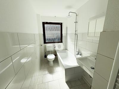 MODERNISIERT, ZENTRAL MIT SÜDBALKON - Erdgeschoßwohnung Neumünster | Angebot:27082256