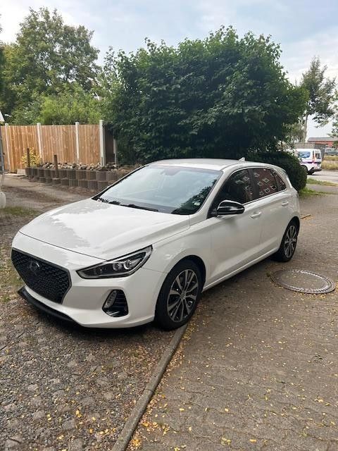 i30