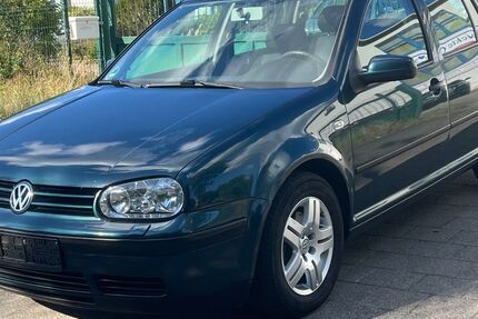 VW Golf 148.000 km 3.290 &euro; Kiel 24145