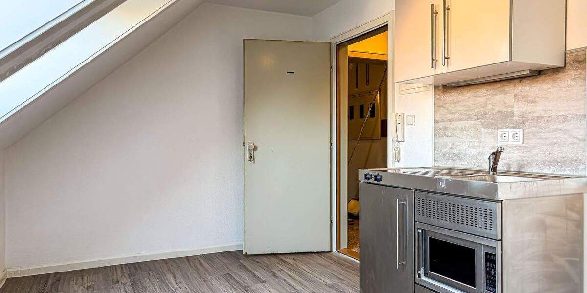 Kiel nahe UKSH - vermietete 2-Zimmer-ETW mit freiem Studentenzimmer im Dachgeschoss 2 zimmer