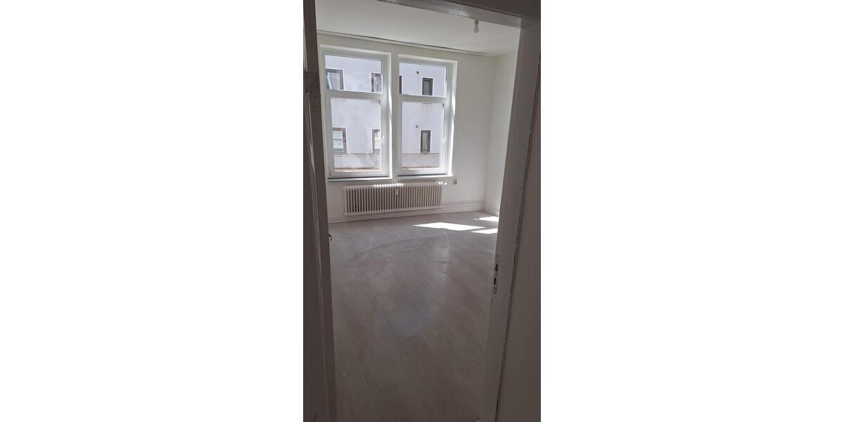Etagenwohnung Neumünster - 4 Zimmer, 102 m&sup2;, 1.020&euro; | Angebot:26546962
