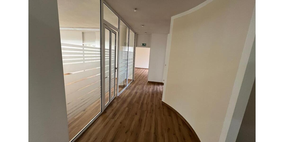 Eckernförde-Innenstadt: Ehemaliges Bankgebäude als z.B. Büro 344 m² gewerbliche Fläche zu vermieten. zimmer