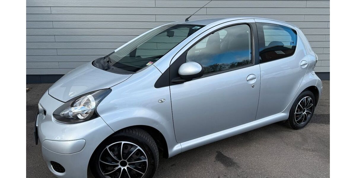 Toyota Aygo (X) 99.357 km 3.450 &euro; Neumünster 24536