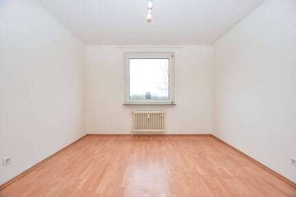 Kronshagen: Gepflegte 5-Zimmer-Eigentumswohnung auf der 4. Etage!