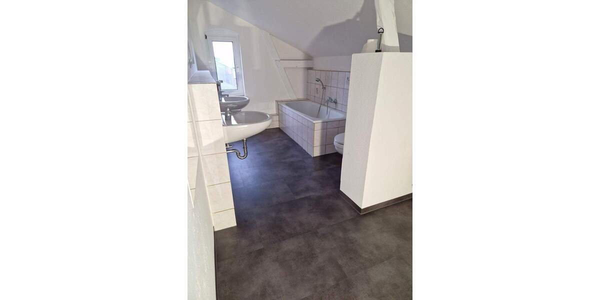 Etagenwohnung Büdelsdorf - 3 Zimmer, 110 m&sup2;, 639&euro; | Angebot:25700043