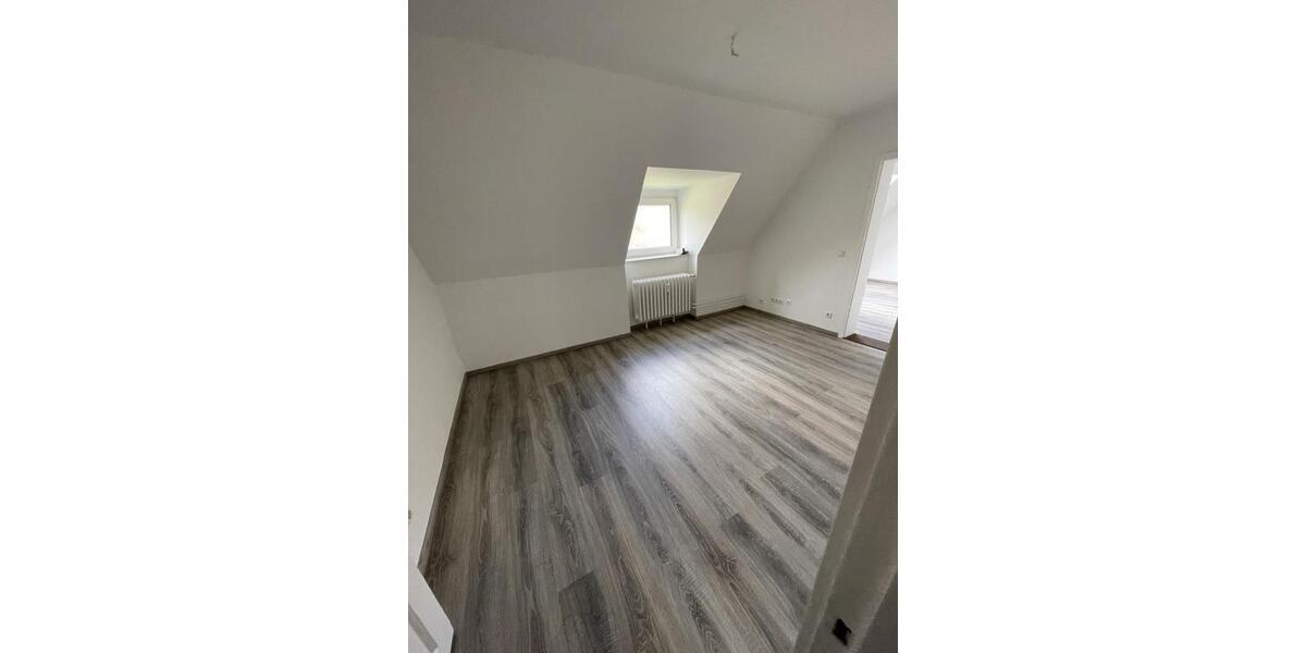 Dachgeschoßwohnung Kiel Gaarden-Ost - 2.5 Zimmer, 43 m&sup2;, 439&euro; | Angebot:26652629