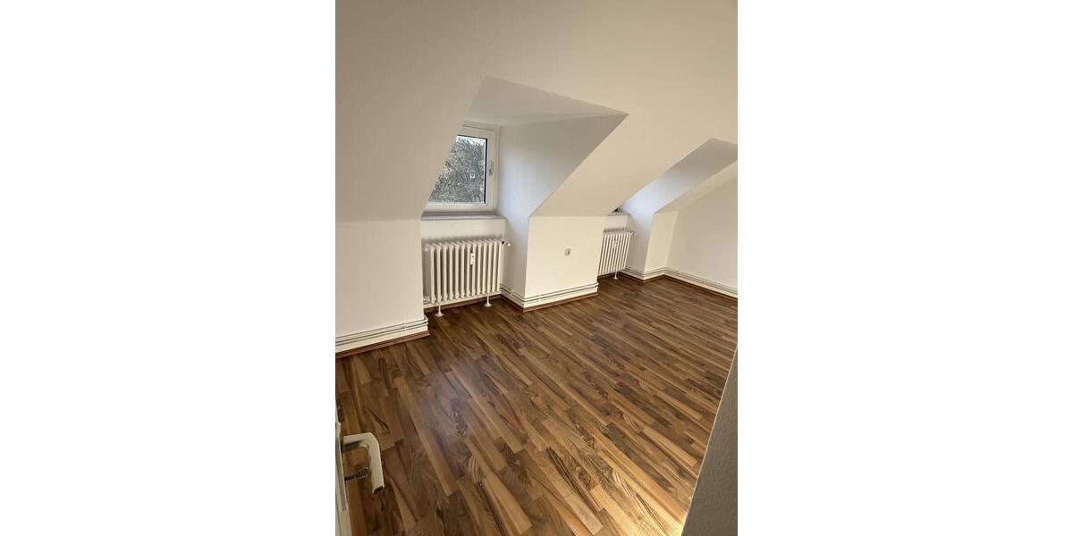 Dachgeschoßwohnung Kiel Gaarden-Ost - 1.5 Zimmer, 38 m&sup2;, 358&euro; | Angebot:25080229