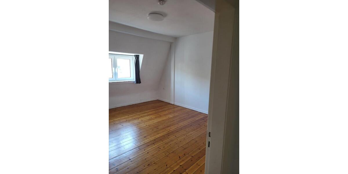 Dachgeschoßwohnung Kiel Schreventeich - 2 Zimmer, 52 m&sup2;, 990&euro; | Angebot:26675821