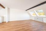 Großzügige 2-Zi DG-Wohnung, zentral gelegen mit großem Gem.Garten