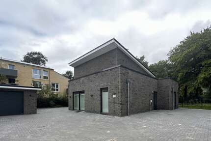 Haus zum Kaufen in Neumünster 595.000 € 224 m² 6.5 zimmer