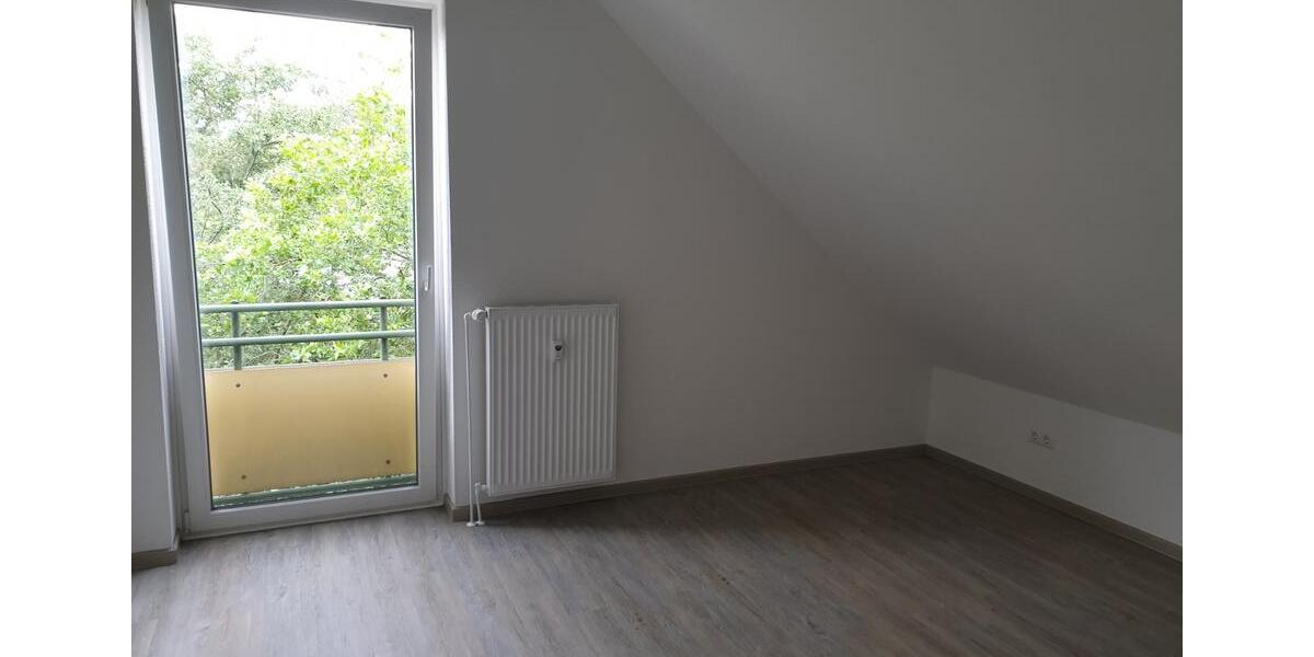 Dachgeschoßwohnung Kiel Ellerbek - 3 Zimmer, 70 m&sup2;, 910&euro; | Angebot:25214836