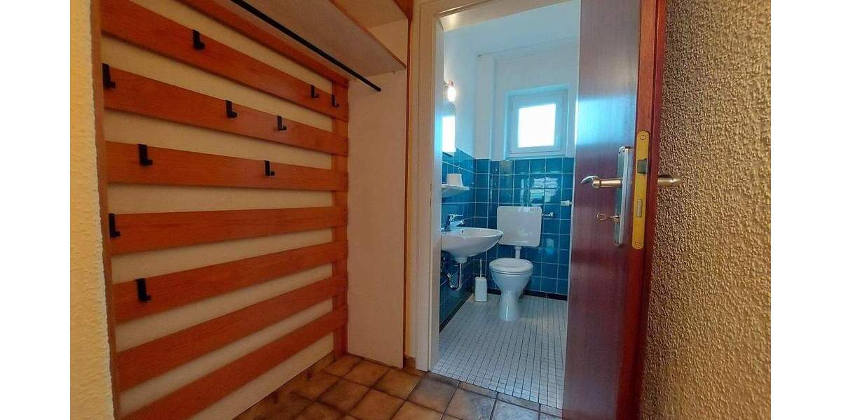 Geräumiges Einfamilienhaus mit Vollkeller, Garten und Doppelgarage auf großem Grundstück 3 zimmer