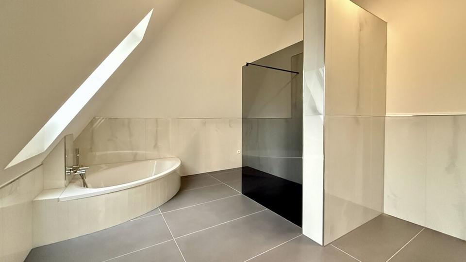 Dachgeschoßwohnung Kiel Friedrichsort - 3 Zimmer, 98 m&sup2;, 1.900&euro; | Angebot:25961716