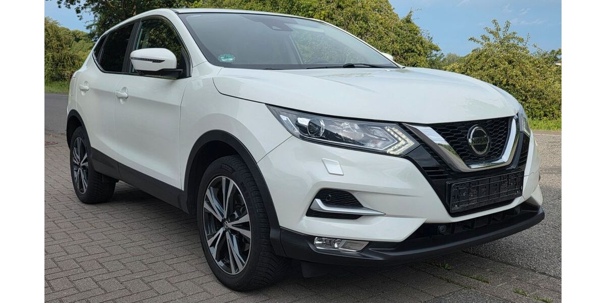 Nissan Qashqai 72.079 km 14.800 &euro; Osdorf 24251