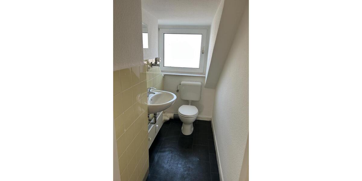 Dachgeschoßwohnung Kiel Gaarden-Ost - 1.5 Zimmer, 38 m&sup2;, 358&euro; | Angebot:25080229