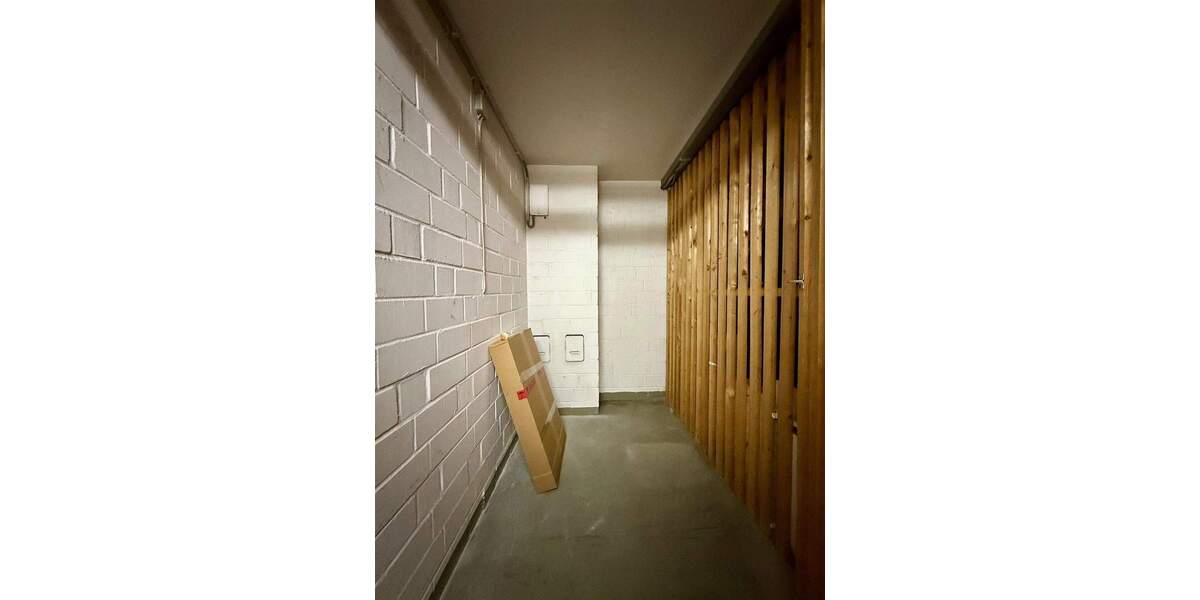 Renovierte 2-Zimmer-Whg. mit neuer EBK, Balkon u. TG-Stellplatz in Top-Lage Holtenauer Straße 2 zimmer