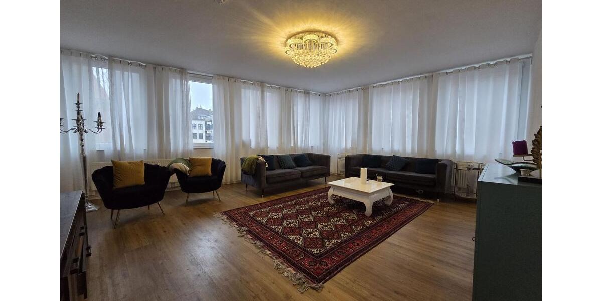 Attraktive 4-Zimmer Stadtwohnung - vis-á-vis der Nikolaikirche 4 zimmer