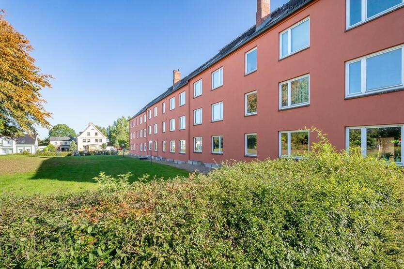 Großzügige 2-Zi DG-Wohnung, zentral gelegen mit großem Gem.Garten