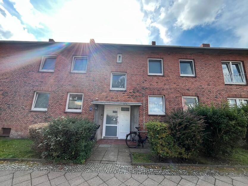 Kleine 2-Zimmer-Wohnung im Erdgeschoss zimmer