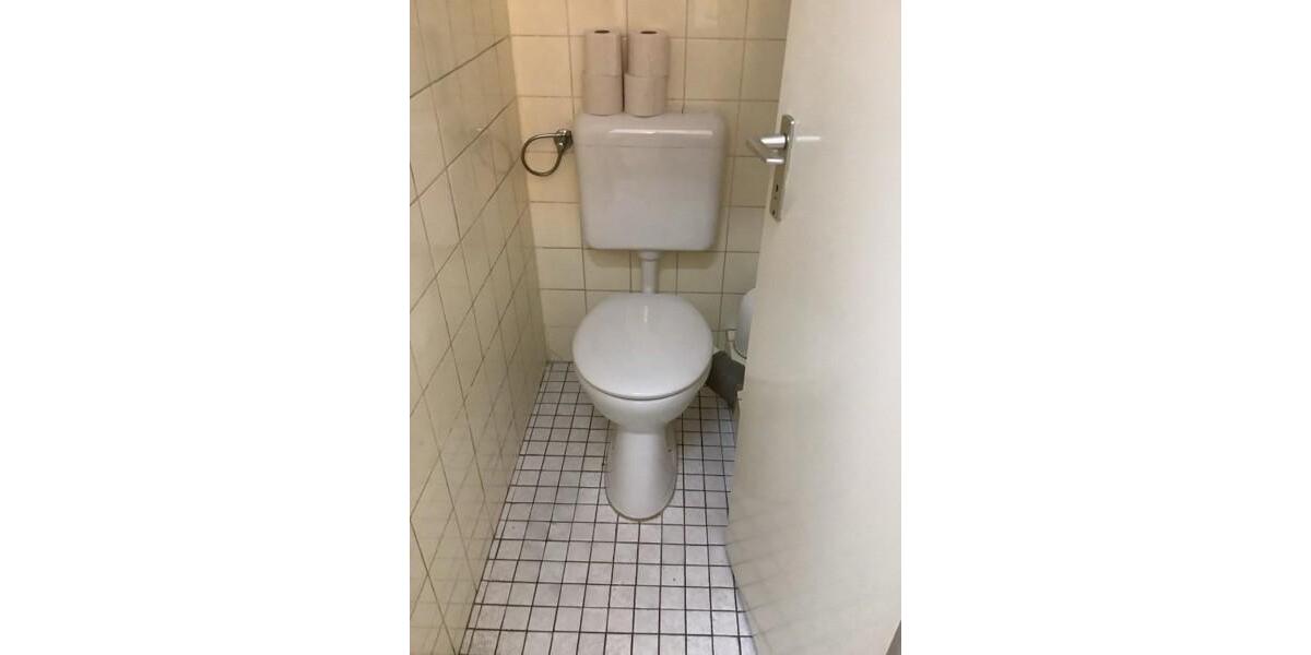 Renovierte Gewerbefläche für Büro oder Praxisnutzung zimmer