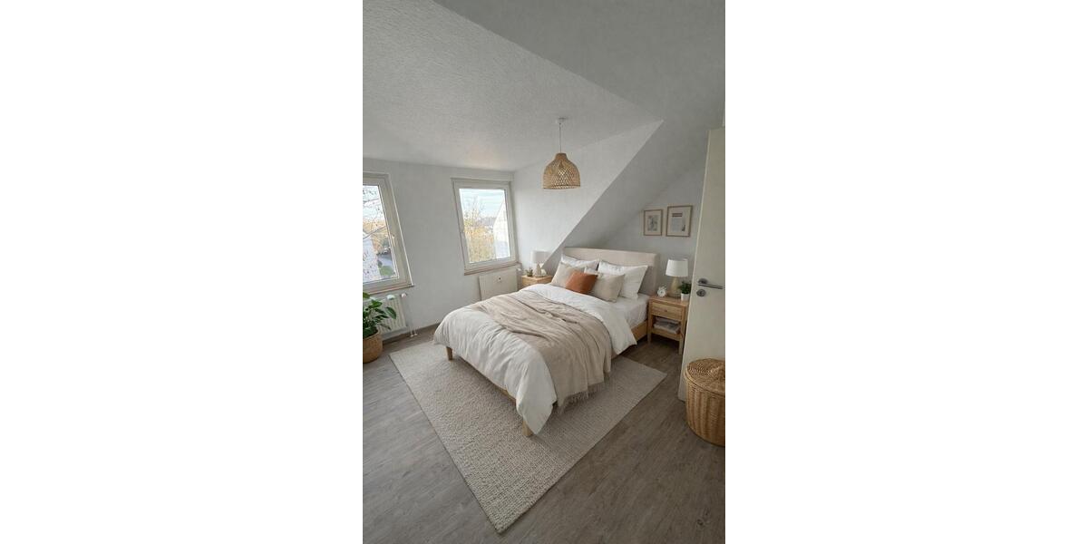 Dachgeschoßwohnung Kiel Ellerbek - 3 Zimmer, 70 m&sup2;, 899&euro; | Angebot:25380666