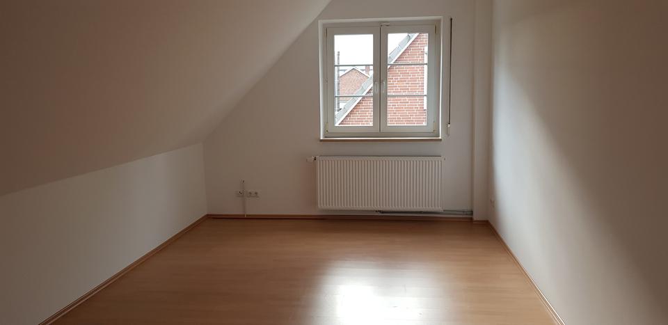 Dachgeschoßwohnung Osterrönfeld - 2.5 Zimmer, 65 m&sup2;, 575&euro; | Angebot:25380668