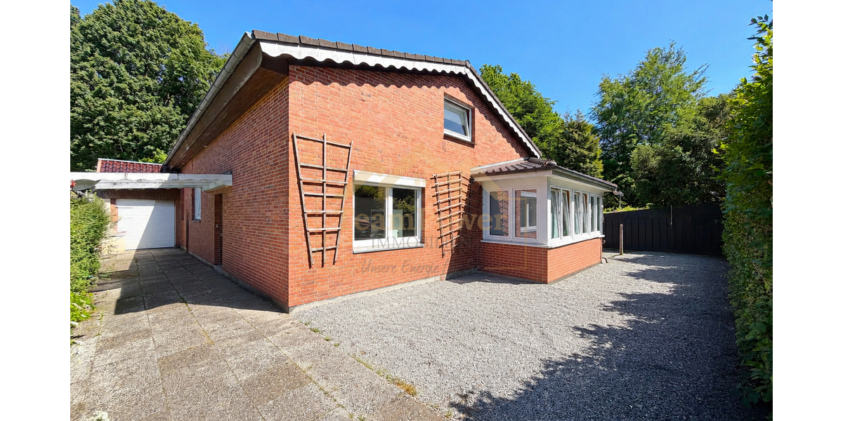 Ein Haus, viele Möglichkeiten: Wohnen, Vermieten oder Generationen vereinen - Einfamilienhaus Neumünster | Angebot:26905314