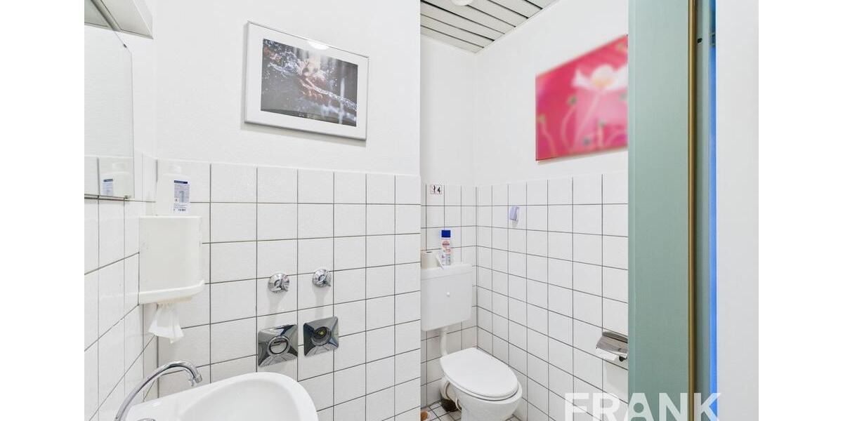 Praxisfläche Tattoostudio Kosmetik in Kiel-Gaarden, 1. OG, Aufzug vorhanden zimmer