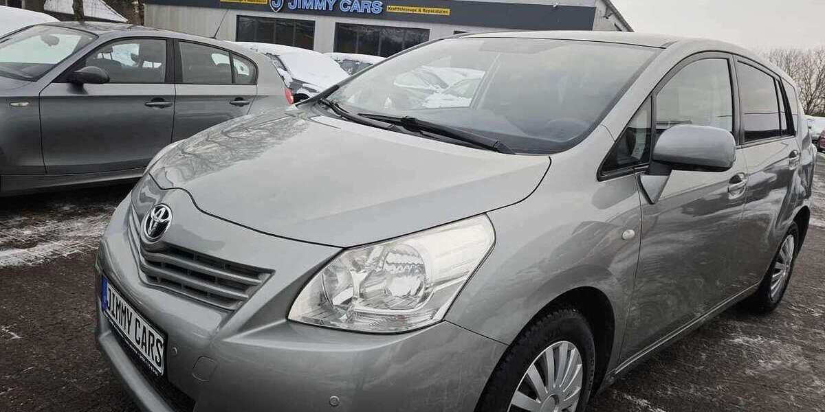 Toyota Verso 174.000 km 5.799 &euro; Kiel 24145