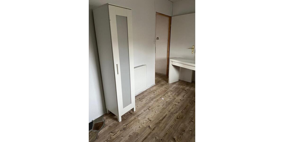 5 Z. Reihenhaus Kiel-Salzburger Str.134 Besichtigung: 14.12.2025 5 zimmer