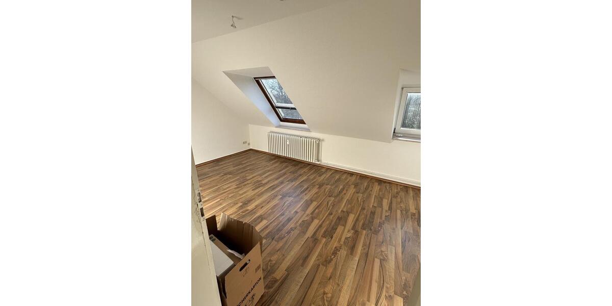 Dachgeschoßwohnung Kiel Gaarden-Ost - 1.5 Zimmer, 38 m&sup2;, 358&euro; | Angebot:25080229