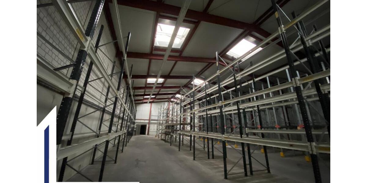 Lagerhalle mit Hochregalen - Lütt Immobilien zimmer