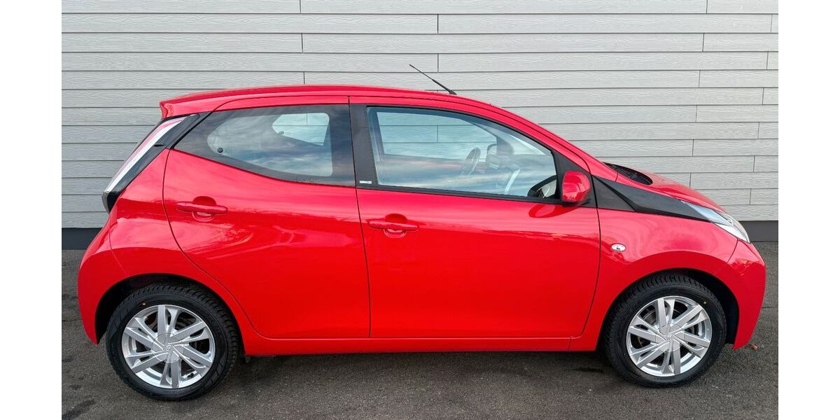 Toyota Aygo (X) 45.639 km 8.650 &euro; Neumünster 24536