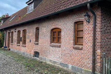 Haus Bornhöved - 5 Zimmer, 165 m&sup2;, 1.800&euro; | Angebot:27533569