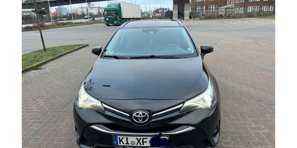Toyota Avensis 136.000 km 10.990 &euro; Kiel 24143