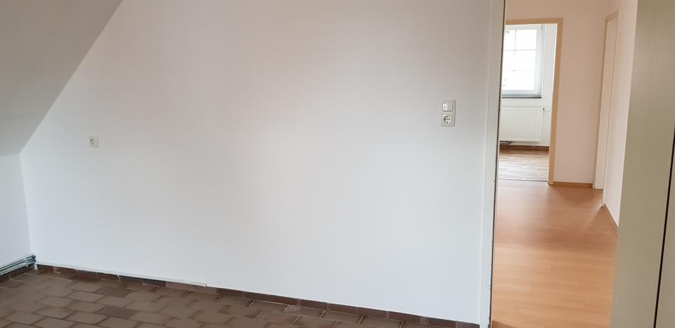 Dachgeschoßwohnung Osterrönfeld - 2.5 Zimmer, 65 m&sup2;, 575&euro; | Angebot:25380668
