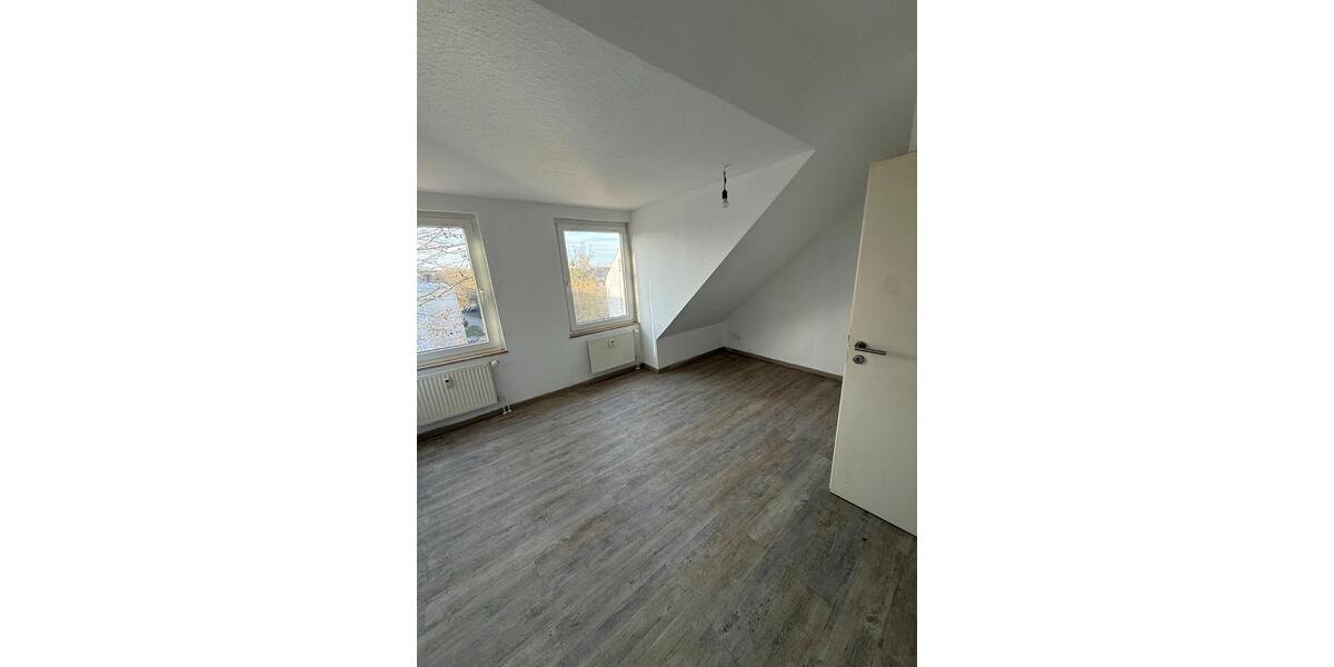 Dachgeschoßwohnung Kiel Ellerbek - 3 Zimmer, 70 m&sup2;, 899&euro; | Angebot:25319288