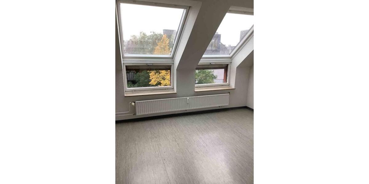 Dachgeschoßwohnung Kiel Gaarden-Ost - 3.5 Zimmer, 88 m&sup2;, 784&euro; | Angebot:26096396