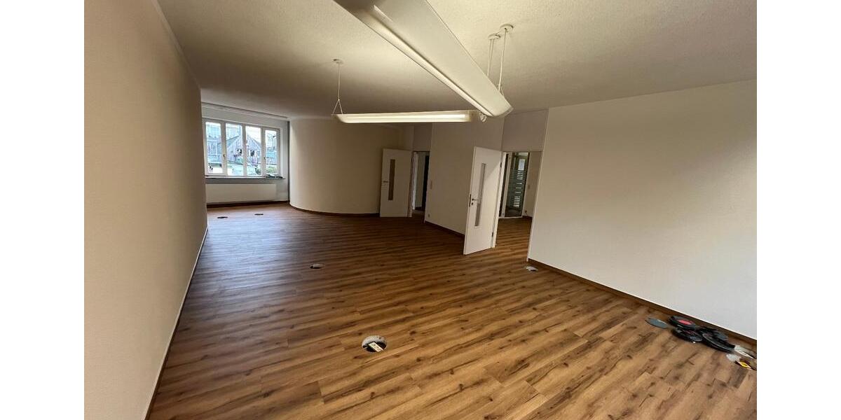 Eckernförde-Innenstadt: Ehemaliges Bankgebäude als z.B. Büro 344 m² gewerbliche Fläche zu vermieten. zimmer