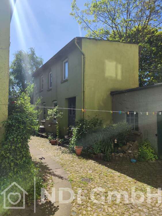 Wohnung zum Kaufen in Neumünster 75.000 € 69 m²