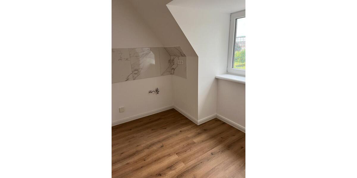 3 Zimmer Dachgeschoss Wohnung zu vermieten in Neumünster 3 zimmer