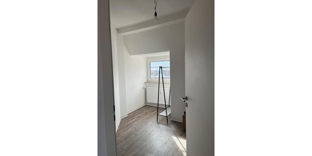 Etagenwohnung Kiel Schreventeich - 5 Zimmer, 98 m&sup2;, 1.648&euro; | Angebot:26221475