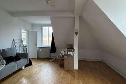 Gemütliche 2-Zimmer-Dachgeschosswohnung im Carl-Loewe-Weg in Kiel 2 zimmer