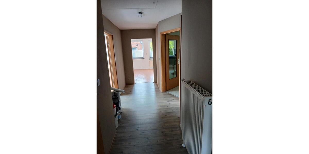 Dachgeschoßwohnung Schülldorf - 2.5 Zimmer, 82 m&sup2;, 1.030&euro; | Angebot:26412529