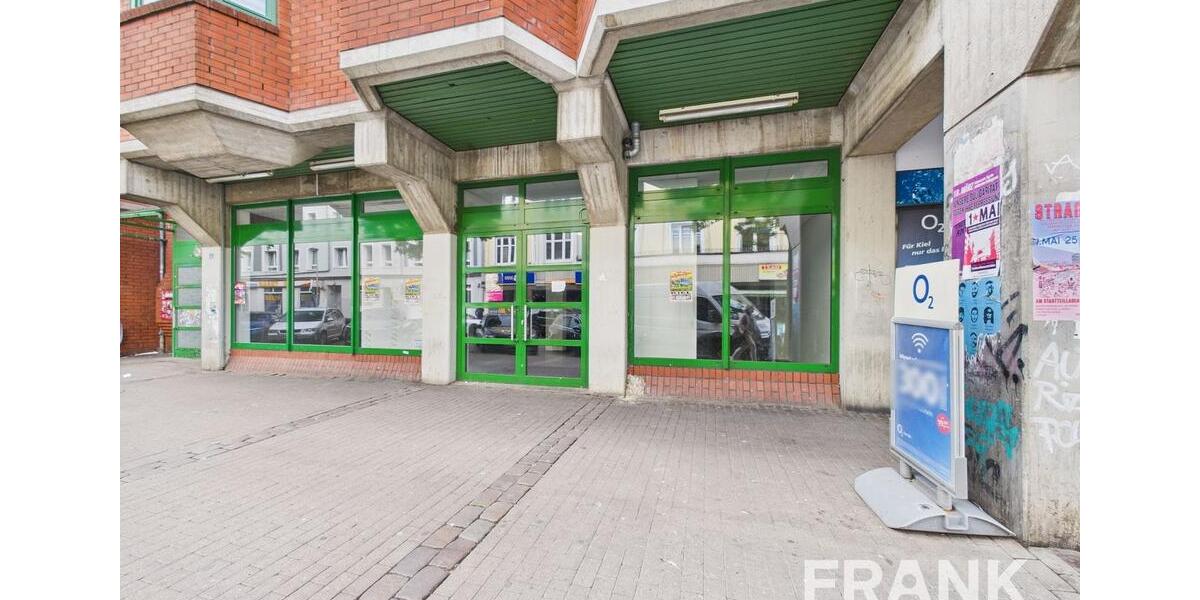 Große Ladenfläche mit breiter Fensterfront zimmer